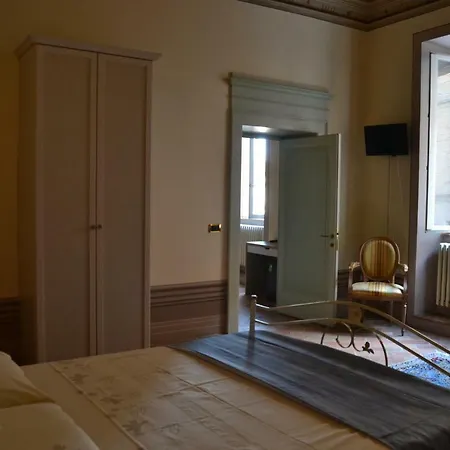 Palazzo Roberti Gasthuis Monte San Giusto