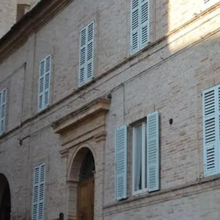 Palazzo Roberti Gasthuis Monte San Giusto